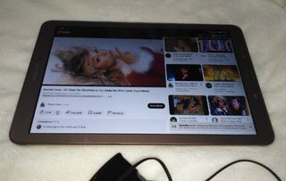 Tablet-teléfono móvil Samsung SM-T561 con 16GB