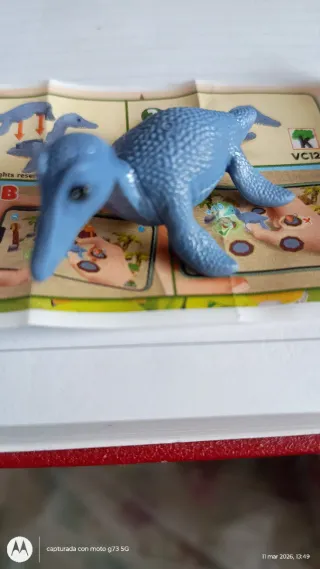 Dinosaurio azul de juguete