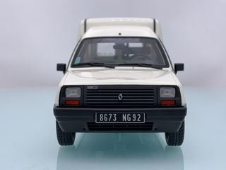 1:18 Renault Express año 1985 color Blanco OT466