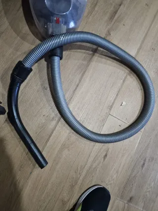 Aspiradora portátil con manguera