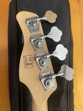 Bajo Marcus Miller escala corta.