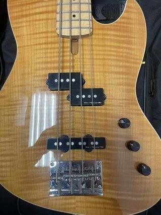 Bajo Marcus Miller escala corta.