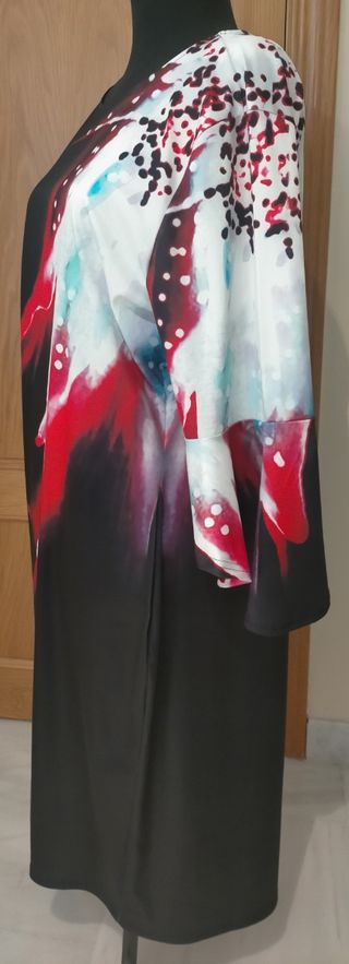 Vestido 52/54 estiloso negro y flores