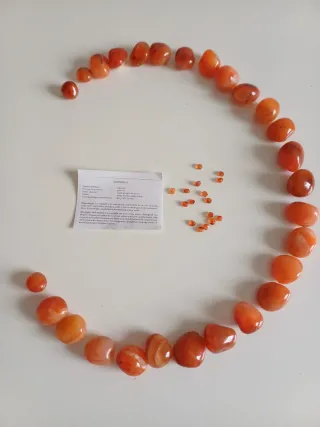 Pietre di corniola forate per collana