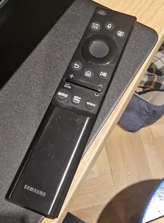 Samsung smart monitor 43 pulgares S43AM704UU