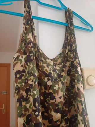 Vestido militar satinado nuevo