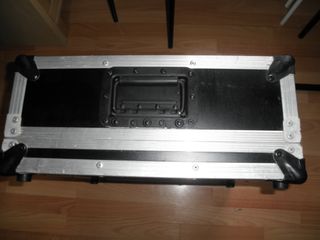 Mesa de mezclas Yamaha EMX5014C + Flight Case