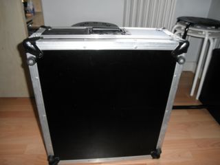 Mesa de mezclas Yamaha EMX5014C + Flight Case