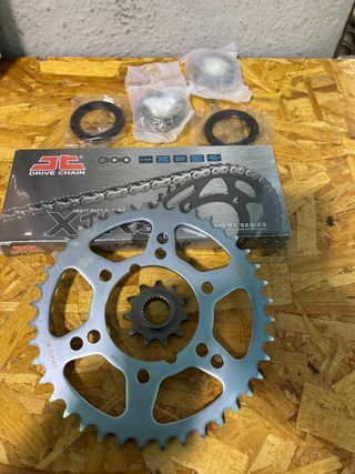 Kit Transmisión JT Sprockets y Retenes ejes