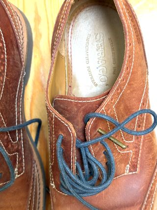 Zapatos Sebago Marrones con Cordones Azules