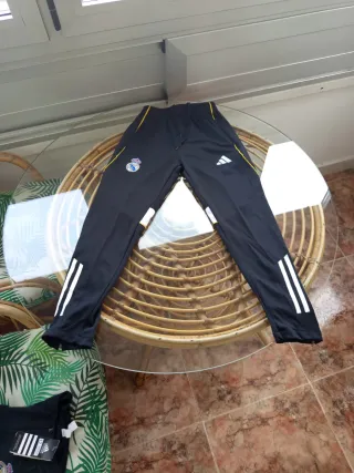 Chándal real Madrid talla 12