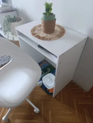 Silla y mesa Ikea blanca