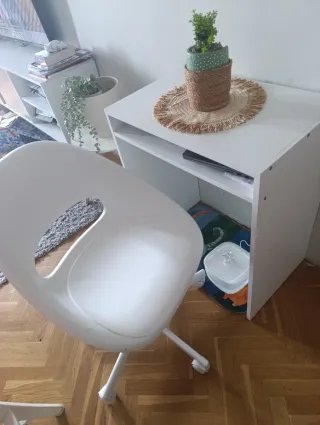 Silla y mesa Ikea blanca