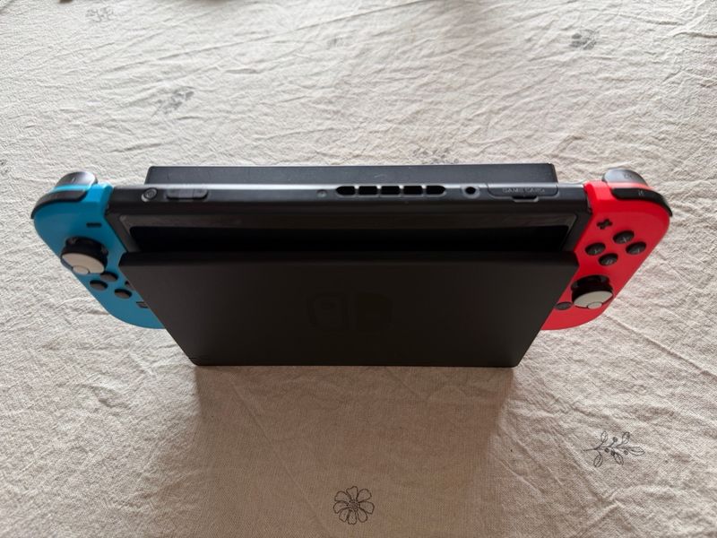 Nintendo Switch Azul y Rojo afbeelding 6
