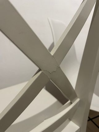 Silla de madera blanca estilo clásico