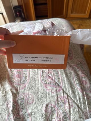 Sandalias de tacón rojas.Tengo tallas del 38 al 41