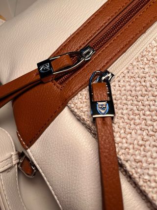 Bolsos y Ropa para Tiendas