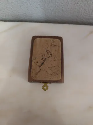 Reloj solar con brújula