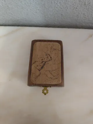 Reloj solar con brújula