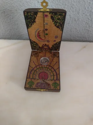 Reloj solar con brújula