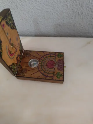 Reloj solar con brújula
