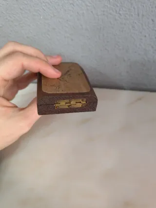 Reloj solar con brújula