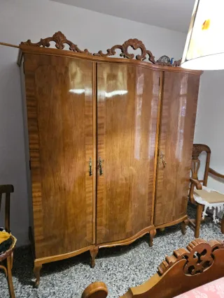 Armario antiguo madera maciza