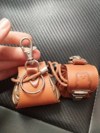 2 Monederos Cuero Artesanía Oso