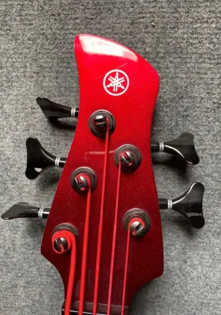 Bajo Yamaha TRBX305 Rojo