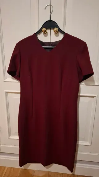 Traje chaqueta y vestido burdeos