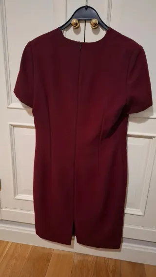 Traje chaqueta y vestido burdeos