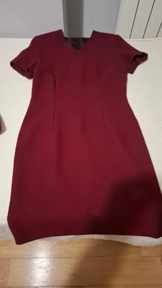 Traje chaqueta y vestido burdeos