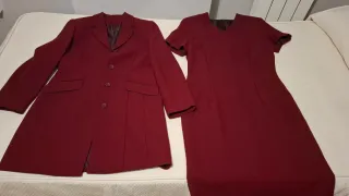 Traje chaqueta y vestido burdeos