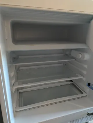 Nevera Integrada Bajo Encimera con Congelador