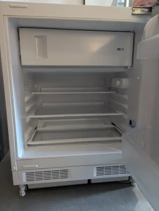 Nevera Integrada Bajo Encimera con Congelador