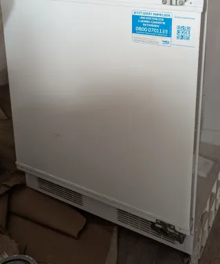 Nevera Integrada Bajo Encimera con Congelador