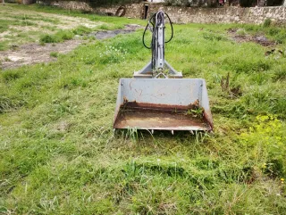 Pala trasera doble efecto tractor