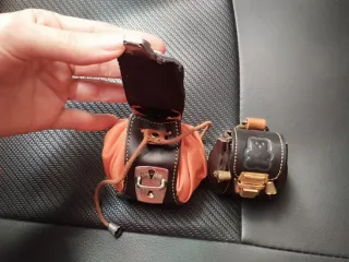 2 Monederos Artesanales Cuero Marrón y Naranja