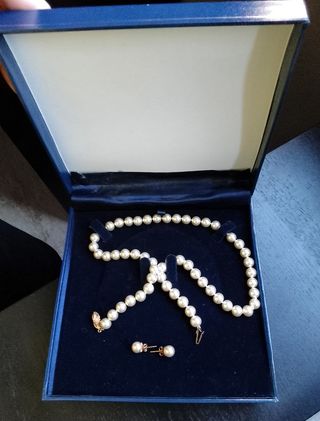 Conjunto collar y pendientes perlas