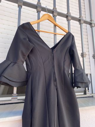 Traje de flamenca negro con volantes