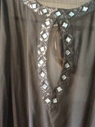 Blusón negro con pedrería