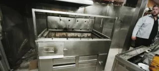 Asador de pollos a carbón profesional