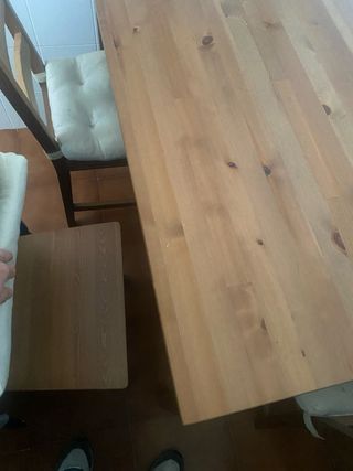 Mesa de comedor de madera con 4 sillas