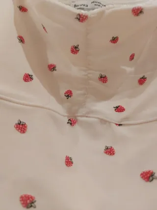 Top Bershka fresas XS