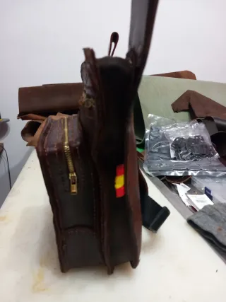 Pernera de piel hecha a mano