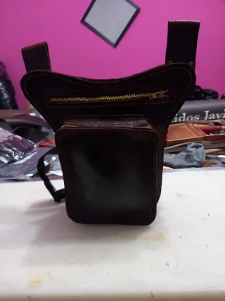 Pernera de piel hecha a mano