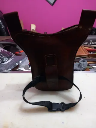 Pernera de piel hecha a mano