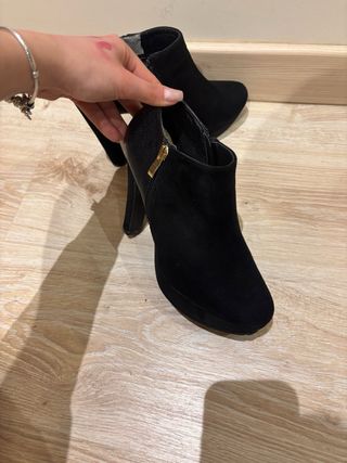 Botines de tacón negros