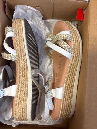 Sandalias Plata y Blanco Talla 35