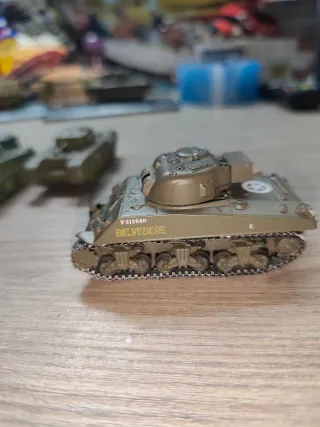 Lote 4 carros de combate miniaturas/ metal 1:43